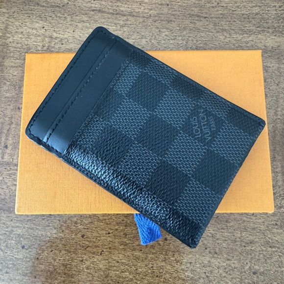Authentic Louis Vuitton Damier Graphite with Clip - Picture 2 of 4